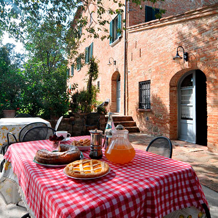 Villa Scannagallo Farmhouse in Valdichiana | Holiday Apartments and private parties between Lucignano and Marciano della Chiana