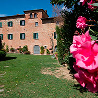 Apartments with swimming pool and park for children in Val di Chiana | Villa Scannagallo in Foiano della Chiana