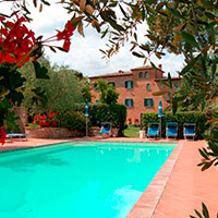 Apartments with swimming pool and park for children in Val di Chiana | Villa Scannagallo in Foiano della Chiana