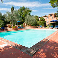 Apartments with swimming pool and park for children in Val di Chiana | Villa Scannagallo in Foiano della Chiana