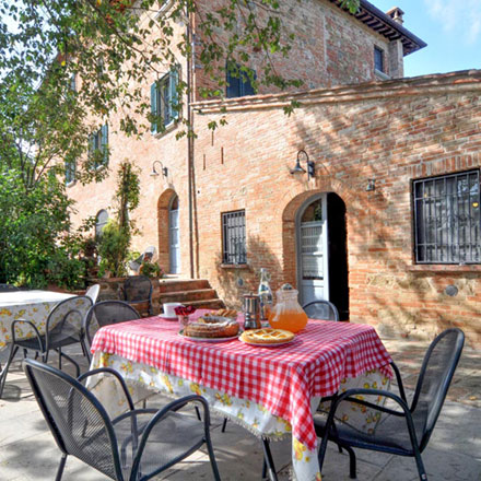 Servizi dell'Agriturismo Villa Scannagallo a Foiano della Chiana, vicino a Lucignano e Marciano